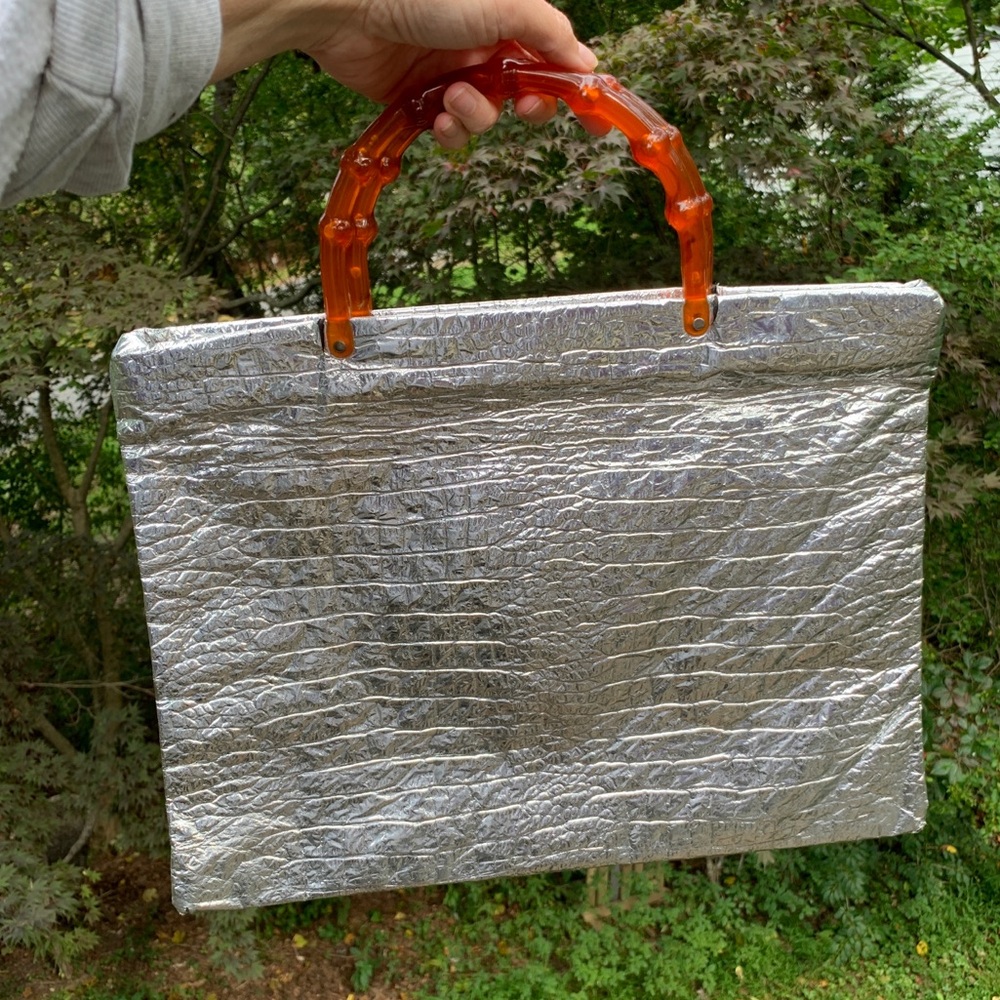 Vintage 1960s metallic silver tote bag with lucite bamboo style handles - Picture 4 of 10